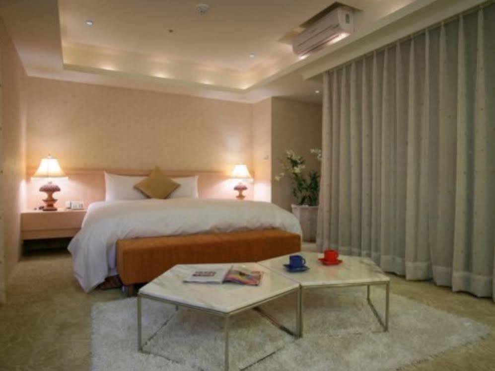 In One City Inn Taichung Exterior photo