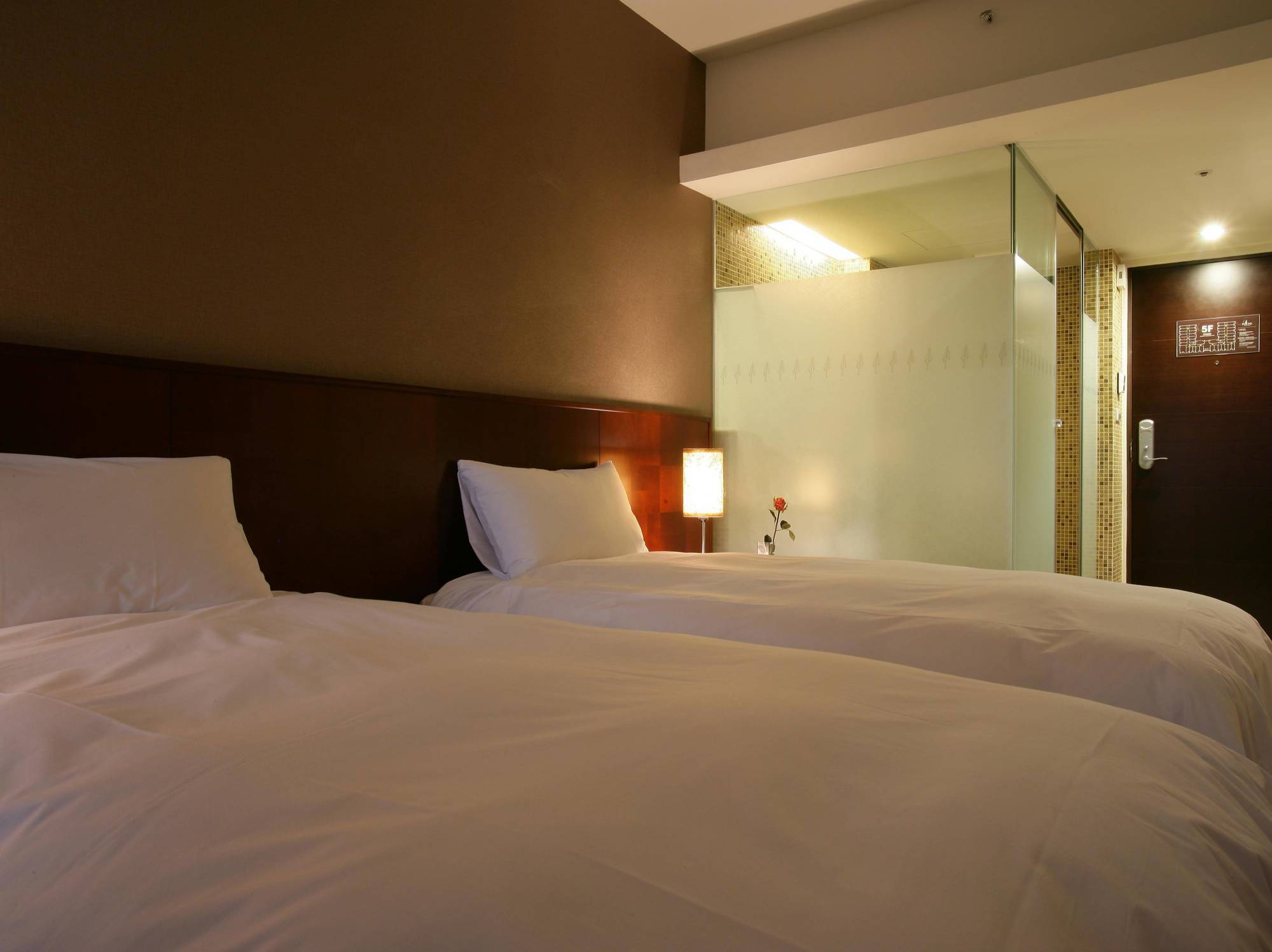 In One City Inn Taichung Exterior photo