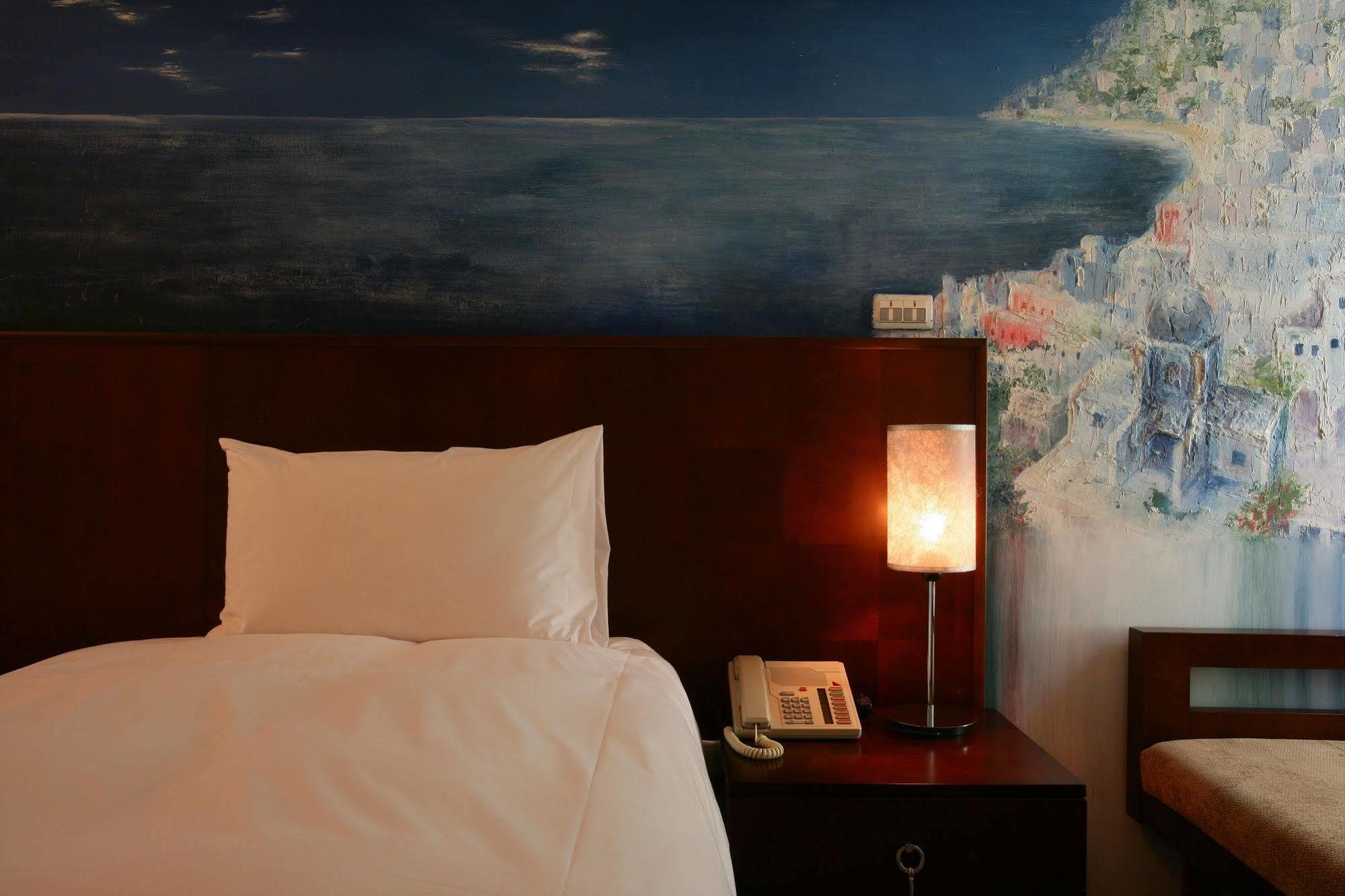 In One City Inn Taichung Exterior photo